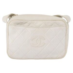 Chanel Vintage Diamond Cc Slit Pocket Camera Quilted Leather White Leather